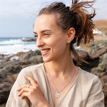 Anhänger "Kompassrose 2.0" Zirkonia und Strandsand