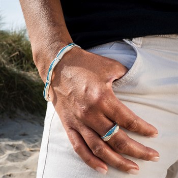 Ring "Welle" Strandsand/blauer Steinsand